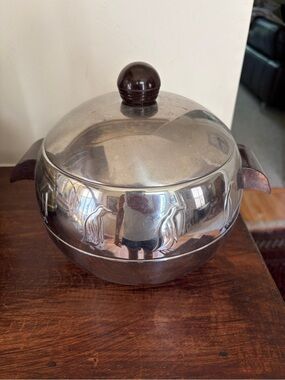 VTG Mid Century West Bend Penguin Hot & Cold